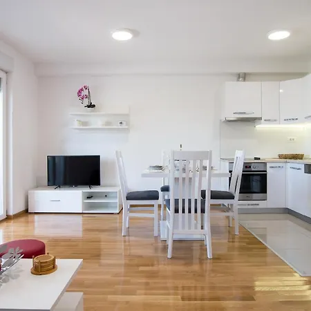 Mattea Apartament Makarska